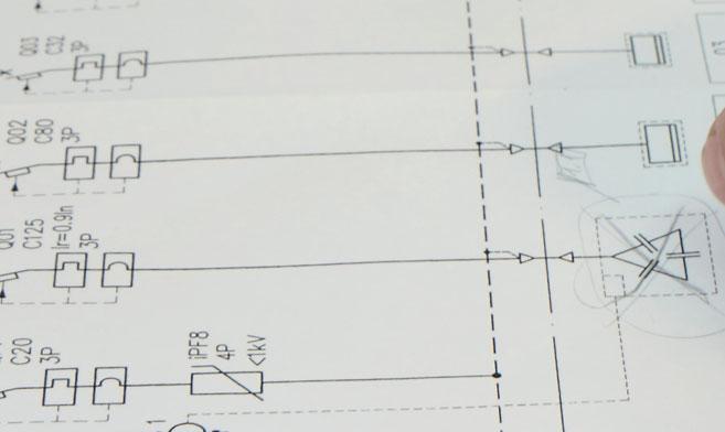 J/24 Vysvetlenie piktograov hlavičky tabuliek Menovité ovládacie napätie Iup Horná úroveň prúdu Uh Hysterézne napätie Ie Menovitý pracovný prúd Uup Horná úroveň napätia Kontrola sledu fáz (L1,L2,L3)