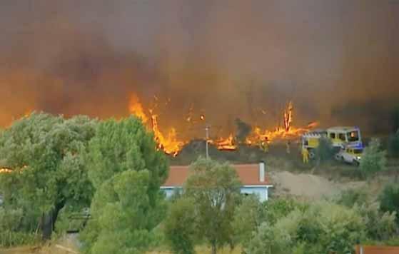 1 ZO SVETA, Z DOMOVA utorok 23. 7. 2019 HASIČOM POMOHLA AJ ARMÁDA Stovky hasičov v nedeľu a včera bojovali s lesnými požiarmi v centrálnom Portugalsku.