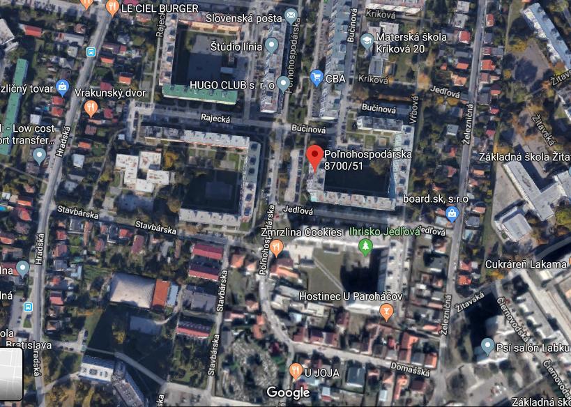 3. STANOVENIE VŠEOBECNEJ HODNOTY a) Analýza polohy nehnuteľností: Bytový dom je situovaný v rovine sídliskovej zástavby obytných domov v Bratislave, v mestskej časti Vrakuňa, postavený na parcele č.