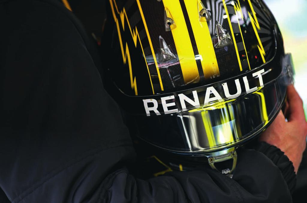 NEVYHNUTNÉ DOPLNKY Zaobstarajte si štýlové doplnky z našej kolekcie a ukážte, že vo Formule 1 fandíte tímu RENAULT!