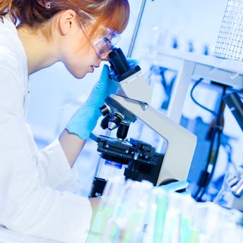 Laboratórny diagnostik v laboratórnych a diagnostických metódach v klinickej biochémii Charakteristika Laboratórny diagnostik v laboratórnych a diagnostických metódach v klinickej biochémii vykonáva