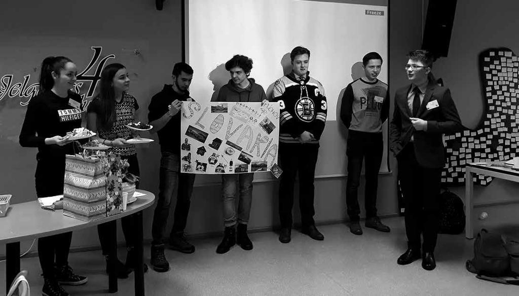 A: Pred odletom na projektové stretnutie Erasmus+ sme si museli pripraviť vlastné materiály, ktoré sme neskôr v Jelgave prezentovali žiakom z ostatných krajín.