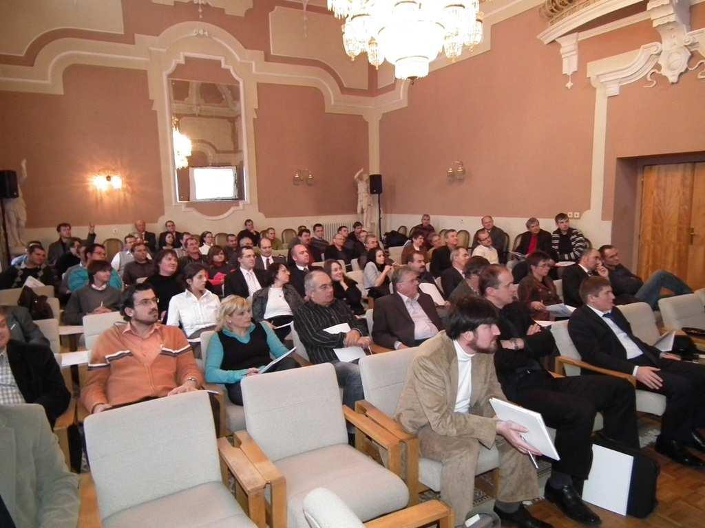 Účastníci mali možnosť získať informácie o konkrétnych skúsenostiach desiatich spoločností, ktoré na Slovensku