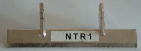 prepážkami Základná doska zo smaltovanej ocele, póly sú oddelené priloženými izolačnými prepážkami Skratovacie prepojky k nožovým poistkám NT a b c d mm) NTR00 45 15 45±1.5 78±1.