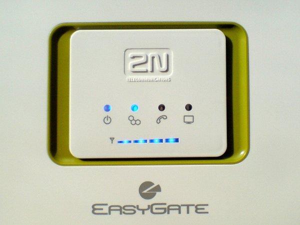 GSM brána 2N EasyGate PRO Analógová GSM brána 2N EasyGate PRO verzia vybavená zálohovaným napájaním -