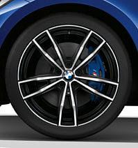 farbe karosérie, s vložkou difúzora v metalíze Dark Shadow BMW obličky s exkluzívne tvarovanými vertikálnymi lištami vo vysokolesklom čiernom spracovaní a rámom vo vysokolesklom chrómovanom