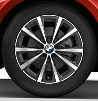 Štandardná výbava Doplnková výbava Príslušenstvo Moderný BMW strešný box vo farbách Black a Titanium Silver má objem 40 litrov a je kompatibilný