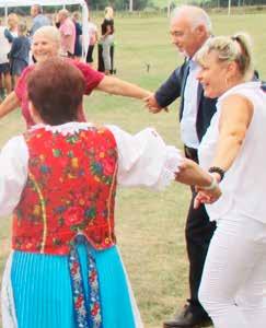 septembra dôstojné oslavy spojené so slávnosťami mikroregiónu Bánovecko a druhým ročníkom stretnutia rodákov. Podujatie sa konalo na miestnom futbalovom ihrisku. SLÁVNOSTI MIKROREGIÓNU BÁNOVECKO 690.