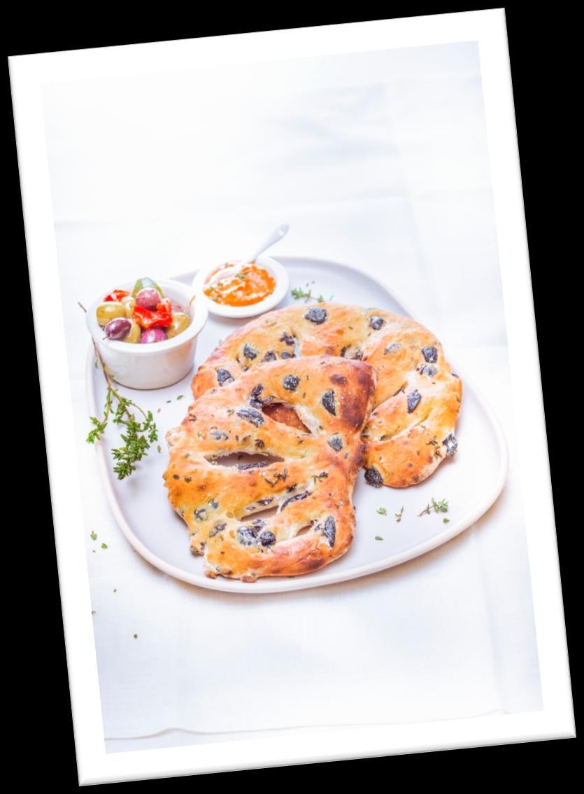 Provensalský chlieb fougasse Vďaka tomuto receptu na provensalský olivový chlieb fougasse sa vaše ústa rozžiaria ako slnko.