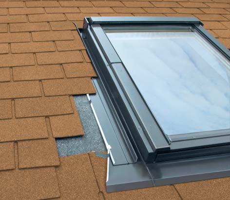Typy štandardného lemovania Lemovanie pre ploché strešné krytiny ESV, ESJ. Tento typ lemovania umožňuje spojenie okna s plochou strešnou krytinou do výšky 10 mm (2 vrstvy do 5 mm), ako napr.
