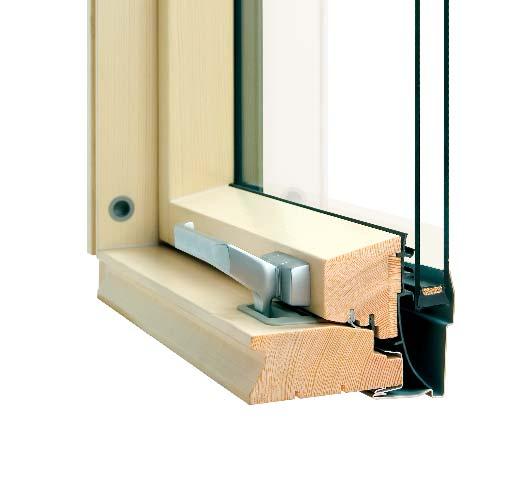 Dlhú životnosť strešných okien FAKRO zabezpečuje použitie kvalitného borovicového dreva.