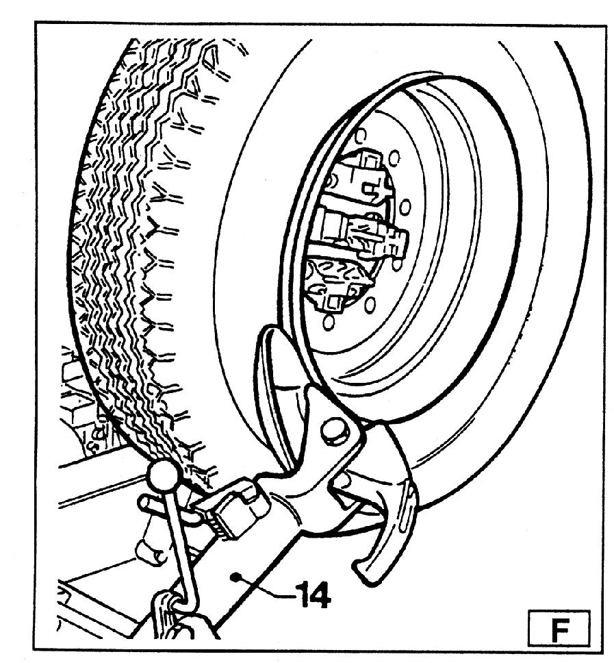 ) Otáčajte kolesom a zároveň pridajte výtlačný tanier s malými pohybmi pozdĺž profilu disku. 6) Pokračujte až kým nie je prvý lem úplne oddelený.