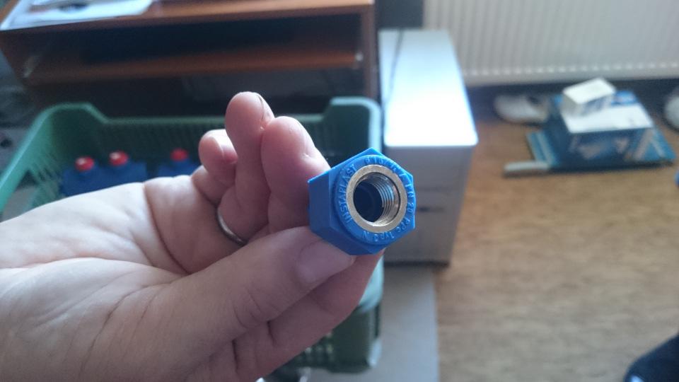 Termomanometer (malý modrý dzindzík) 7.