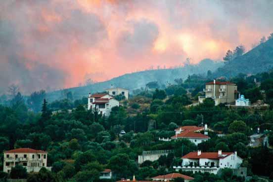 1 ZO SVETA, Z DOMOVA utorok 2. 8. 2019 PRE OHEŇ EVAKUOVALI TURISTOV Grécko stále sužujú desiatky lesných požiarov, pre ktoré museli evakuovať už stovky ľudí.