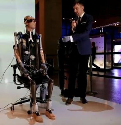 3 Obr. 1 Bionický robot REX Pokračujú aj výskumné aktivity smerujúce k návrhu človeka robota, ktorý je technickou kópiou človeka vrátané jeho orgánov.