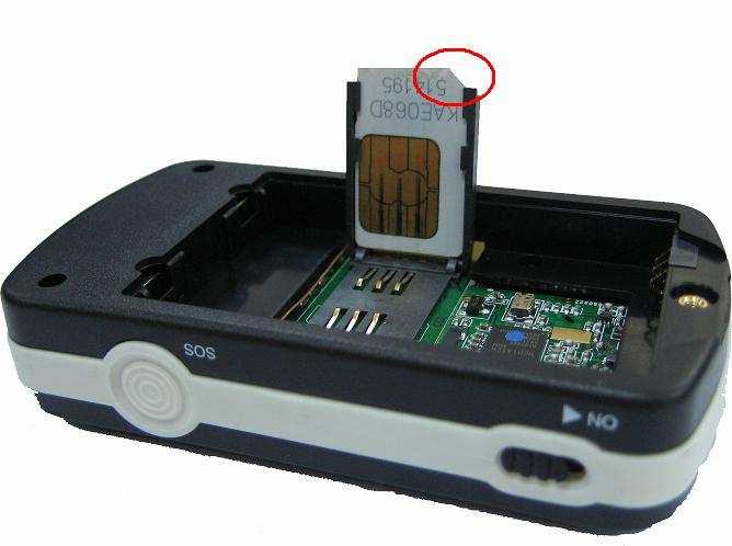 4. Inštalácia SIM karty Pri inštalácii SIM karty postupujte podľa týchto pokynov: 1) Odskrutkujte zadný kryt zariadenia a odoberte veko. 2) Vyberte batériu.