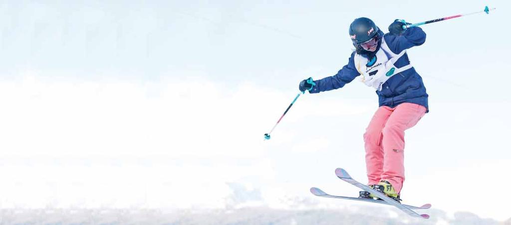 26 LYŽOVANIE štvrtok 8. 8. 2019 Akrobatická lyžiarka ZUZANA STROMKOVÁ ukončila súťažnú kariéru, ale jedným dychom dodáva: S lyžovaním nekončím! Pre jej krásny úsmev jej nikto nepovie inak ako Zuzička.