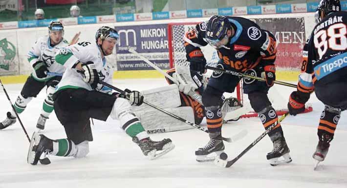 Svoj úvodný zápas v novej sezóne hokejovej extraligy majú za sebou už aj hráči Nových Zámkov. Debut, navyše na vlastnom ľade, im však nevyšiel. S favorizovanými Košicami prehrali 1:2.