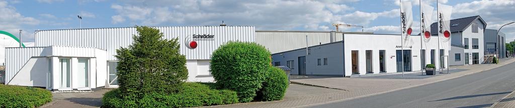Už od 80. rokov 20. storočia vyvíja a vyrába spoločnosť Schräder komínové potrubia z ušľachtilej ocele a dnes je jedným z hlavných výrobcov komínovej techniky z ušľachtilej ocele v Nemecku.