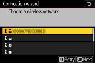 4 Vyberte sieť. Zvýraznite SSID siete a stlačte J (ak sa požadovaná sieť nezobrazí, stlačte X a znovu vykonajte vyhľadávanie).