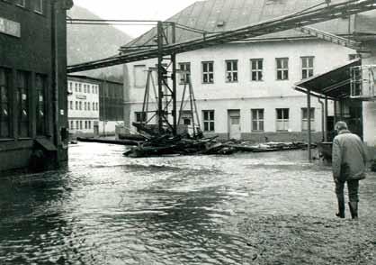 Veľká povodeň dostala celý starý závod pod vodu a odstavila od pitnej vody a elektriny Podbrezovú, Skalicu, Hnusno a časť Lopeja.