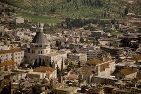 Nazaret sa nachádza v Galilei, asi 25 km od Galilejského jazera a 9 km od hory Tábor v nadm. výške 300 m 