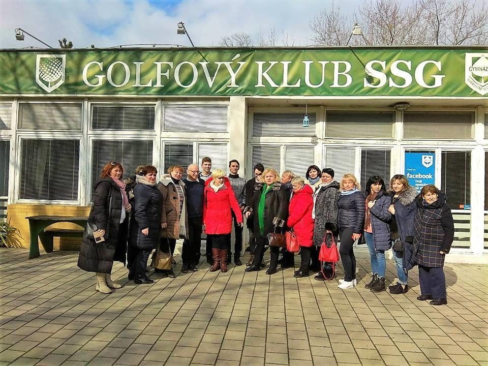 Návšteva z Ukrajiny Vo štvrtok 15.2.2018 sme v našej škole privítali vzácnu návštevu. Z Ukrajiny, konkrétne z Kyjevskej oblasti, nás navštívili riaditelia tamojších škôl a školských správ.