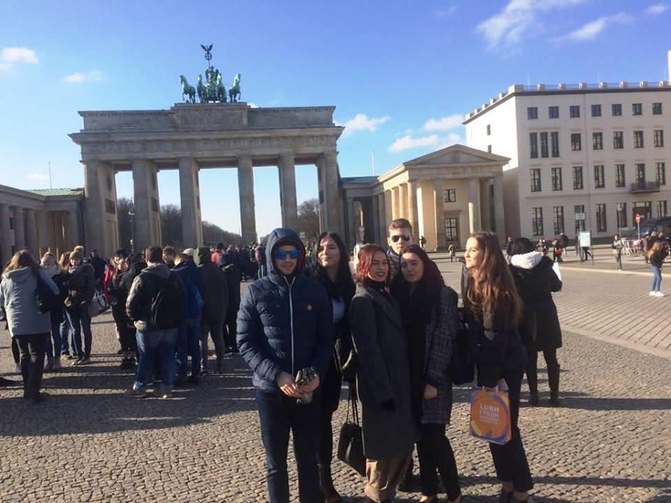 Na potulkách Berlínom V pondelok 5. februára sa delegácia z našej školy vybrala smer Berlín.