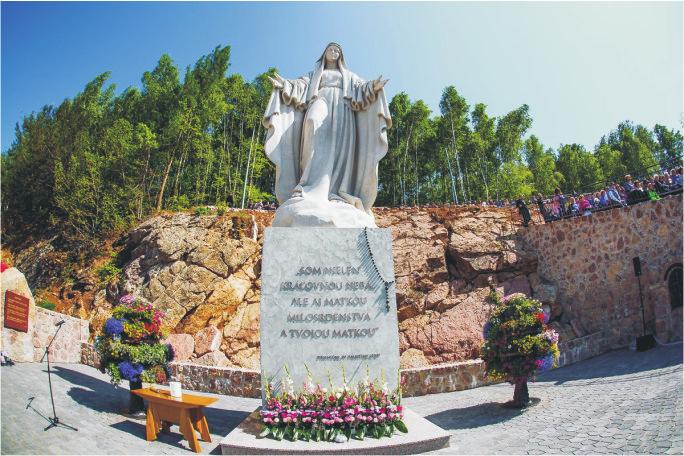 storočia Doteraz najvyššia (6 m vysoká) socha Panny Márie sa nachádza na pútnickom mieste Butkov vrch, farnosť Ladce, okr. Ilava. Našou národnou mamou je Bolestná Sedembolestná Panna Mária.