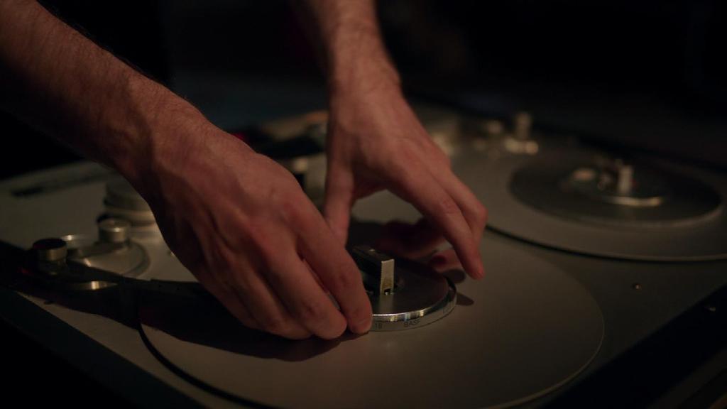 THE SOUND IS INNOCENT - Kapitoly z teórie a praxe elektronickej hudby The Sound Is Innocent, snímka režisérky Johany Ožvoldovej, je najnovším v rade diel o experimentálnej elektronickej hudbe z
