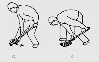 11 Naberanie loptičky základný spôsob Obr. Naberanie loptičky navalením: Nohou vykročíme dopredu a pokrčíme kolená. Vonkajšou stranou košíka pritlačíme loptičku k zemi.