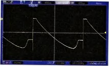 Jakmile začne vésti zkoušená dioda, projeví se její menší úbytek a výsledné napětí se zmenšuje, při proudu kolem 2 ma je rozdíl asi 11 mv.