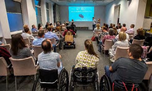 12 2019 Breda, Holandsko Na zasadnutí o problémoch mesta predstavujú študenti nápady na lepšiu dopravu športovcov so zdravotným postihnutím Mesto Breda Porotcom sa páčil najmä komplexný prístup Bredy