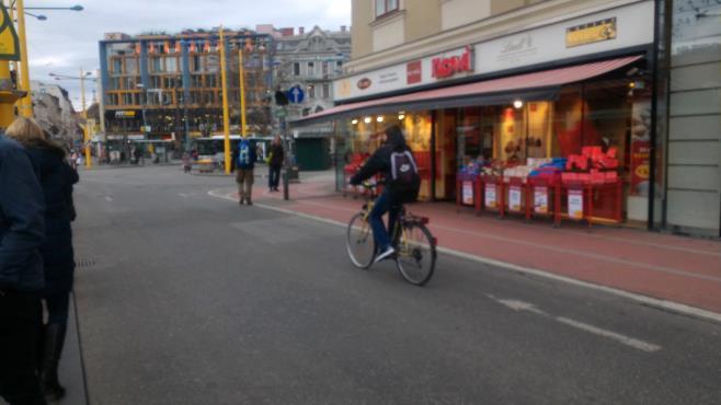 Nie je to úplne cyklistické mesto ako možno v Holandsku alebo Dánsku, ale čo je zrejmé, je fakt že cyklisti tu majú svoje miesto.