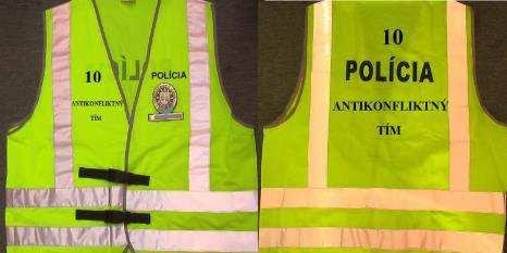 Obrázok 4 Označenie člena antikonfliktného tímu (Oznámenie Ministerstva vnútra 2014) Antikonfliktný tím využíva podobne ako spotteri policajný prístup low profile policing.