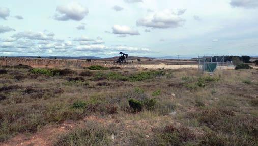 Obr. 3. Stále aktívne čerpadlo ropy v lokalite Hontomín. Fig. 3. Still active crude oil pump in locality of Hontomín.