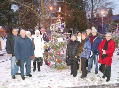 4 spravodajstvo PÚCHOVSKÉ NOVINY Púchovskí seniori zdobili vianočné stromčeky V