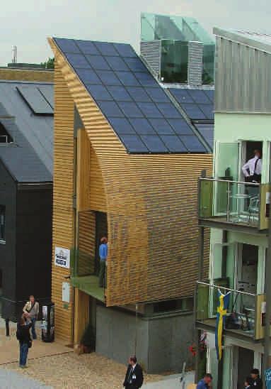 Architektúra Reflektuje použitie špecifických technológií ako aj samotnú požiadavku vytvorenia stavby s nízkou produkciou oxidu uhličitého.