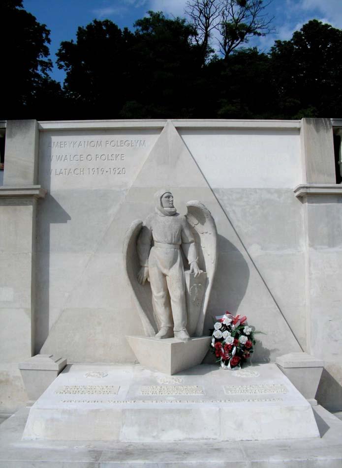Bohaterem dnia jest aeroplan Pomnik na Cmentarzu Orląt Lwowskich poświęcony Amerykanom, w tym także lotnikom, poległym w obronie Polski w latach 1919 1920.