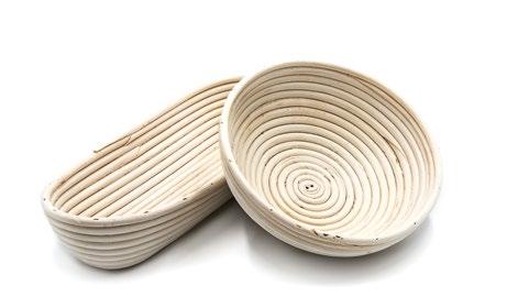 Naše okrúhle aj dlhé ošatky sú vyrobené z neošetreného ratanu a dostatočne veľké na 1 kg chlebového cesta.