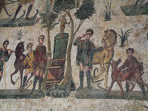 obdobie rímskych dejín. V Kapitole bola uctievaná trojica bohov Jupiter (Zeus), Juno (Héra) a Minerva (Aténa). Práve pod etruským vplyvom došlo k prebratiu gréckych náboženských predstáv Rimanmi.