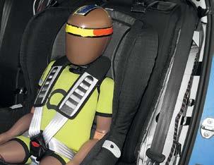 cestujúcich. Praktické a variabilné Inteligentná konštrukcia autosedačiek umožňuje posadiť dieťa nielen dozadu, ale aj na sedadlo spolujazdca, kde naň vidíte.