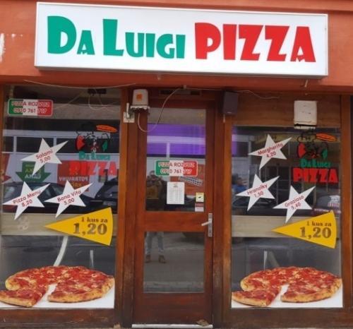 Obr. 14 a 15: Da Luigi Pizza a La Donuteria (Námestie