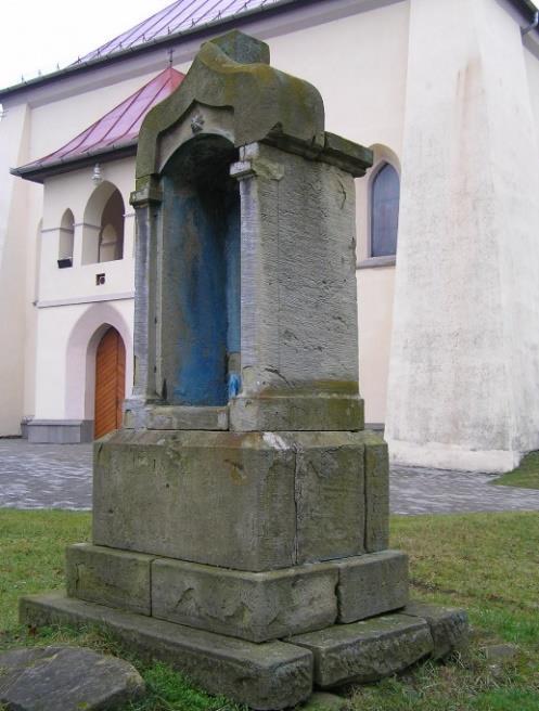 V mojom najbližšom okolí sa nachádza božia muka v Stropkove, v areáli rímskokatolíckeho kostola Najsvätejšieho Tela a Krvi. Táto božia muka bola vybudovaná koncom 19. storočia, konkrétne v roku 1888.