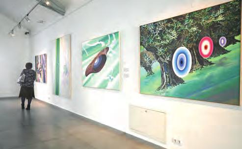 Posledný aprílový piatok v Tatranskej galérii uviedli výstavu Mariána Čižmárika s názvom Brány. Vystavoval už aj v Rakúsku, Nemecku, v Amerike i v Poľsku.