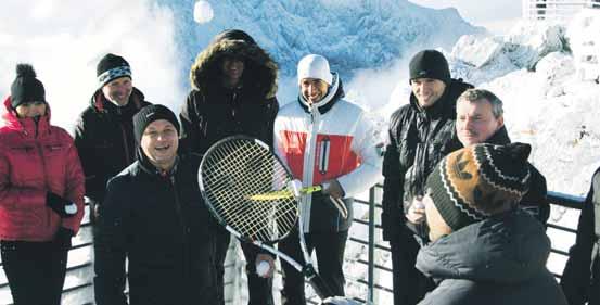42 TENIS pondelok 3. 12. 2012 Sezónu v Tatrách otvorili tenisti snehovými loptičkami Takto odpálil zimnú sezónu vo Vysokých Tatrách náš terajší najlepší tenista Martin Kližan.