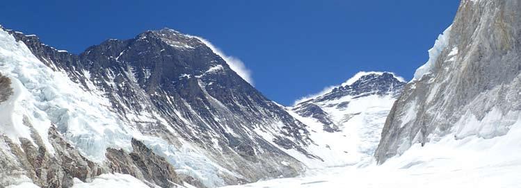 Mount LHOTSE (8516m) štvrtý najvyšší vrch sveta. Najbližší sused najvyššieho vrchu sveta Mount Everest od ktorého ho oddeľuje iba Južné sedlo. V tibetčtine Lhotse znamená Južný vrch.