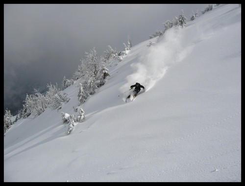 Stubaital (Rakúsko) Lyžiarske stredisko ponúka kvalitné lyžiarske trate nielen v zime, ale počas celého roka.