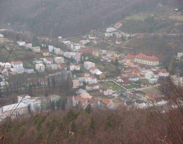 Vybudovaná bola na vrchu Grófovec, ktorý sa rozprestiera v severnej časti katastra mesta Trenčianske Teplice.