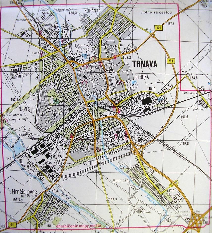 Obr. 2 Mesto Trnava. 1.3 Meracia stanica Monitorovacia stanica (MS) je umiestnená na križovatke ulíc Dohnányho a Kollárovej, v blízkosti železničnej stanice a autobusovej stanice.